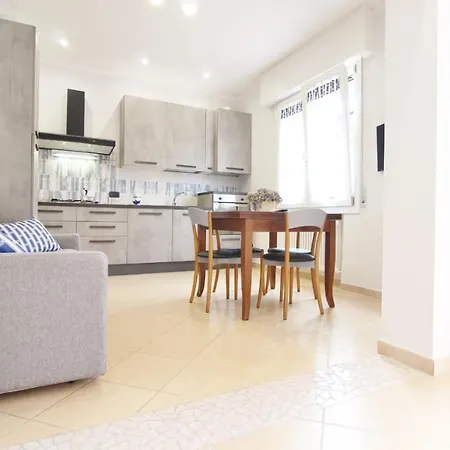 Gioia, Sole E Mare Incantevole E Comodo Vicino Al Mare Appartement